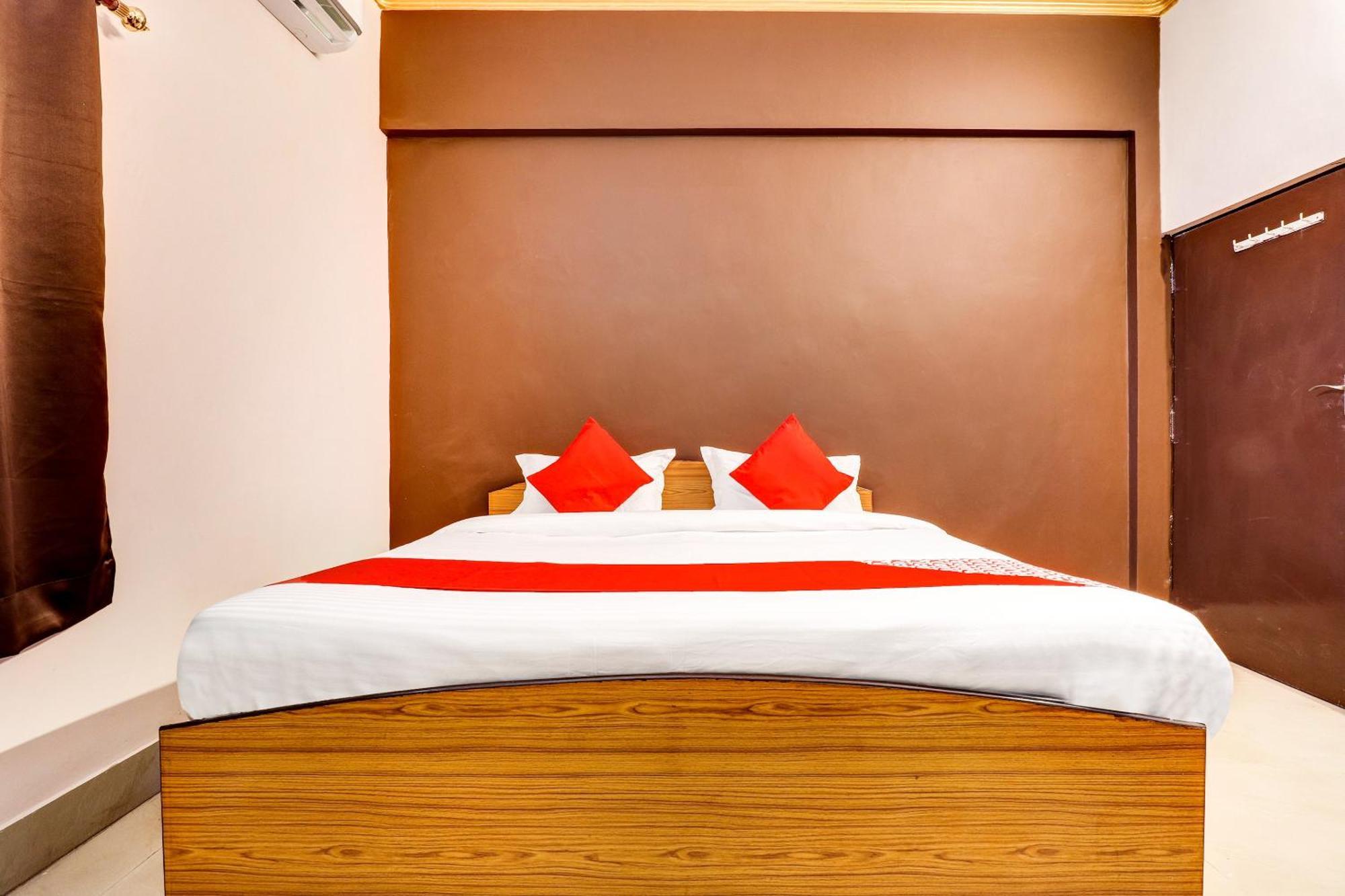 Hotel O Star City Hotel Ayodhya Exteriör bild